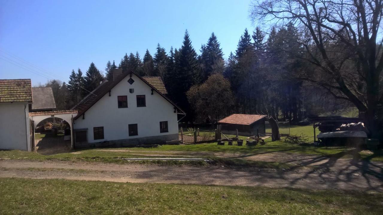 Kovaruv Mlyn Apartment Stachy Bagian luar foto