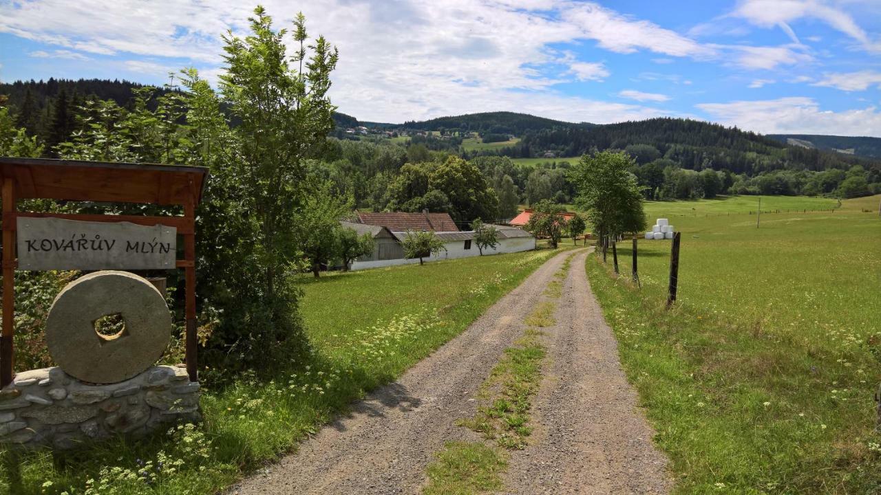 Kovaruv Mlyn Apartment Stachy Bagian luar foto